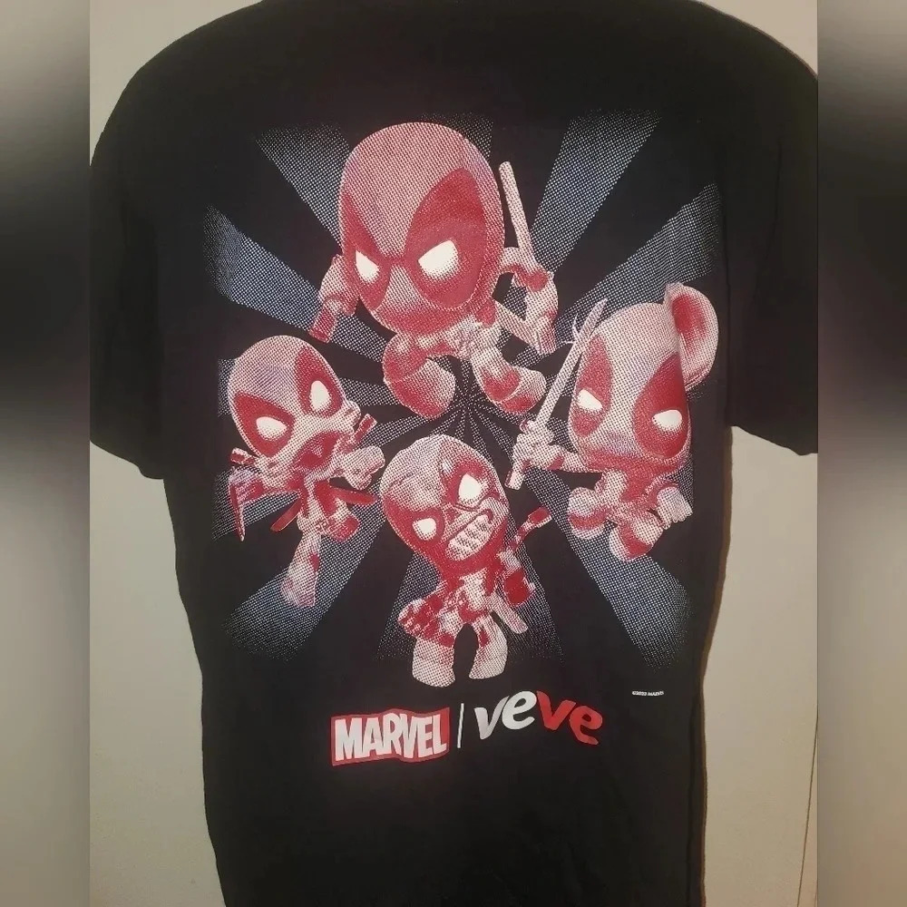 Marvel +‎ VeVe Deadpool Graphic Tee Size L